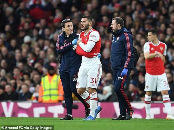 Arsenal xác nhận chấn thương của hậu vệ Sead Kolasinac