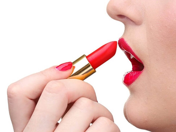 Ngủ mơ thấy thỏi son là điềm báo gì hên hay xui?