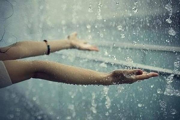 Mơ thấy mưa báo hiệu điều gì cho công việc và tài lộc?